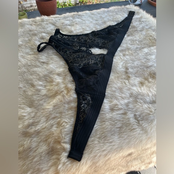 Victoria’s Secret Very Sexy Lace Halter Bralette Bra Top - Picture 4 of 7